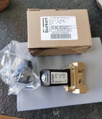 Burkert 00221886 6281 G1 1/4 2/2 Normaal gesloten 25,0 Stroomgat FKM Afgedicht messing klephuis DC24V 8W 0,2-16bar 0~+120 ℃
