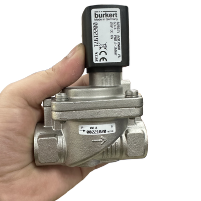 Burkert-solenoïde klep voor zwaar werkend hoogtemperatuurproces 00323986 00323987 00323988 00323989 Type 6281 2/2 NC Servo-geassisteerde handmatige overschrijding G1 1/2 G2 Port 40.0 Flow orifice FKM Seal